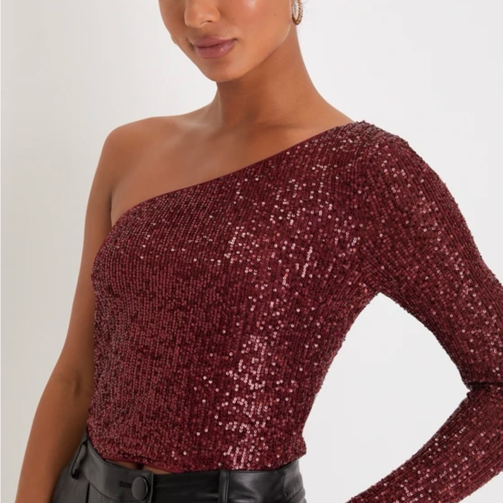 NWT Lulu’s sequin top